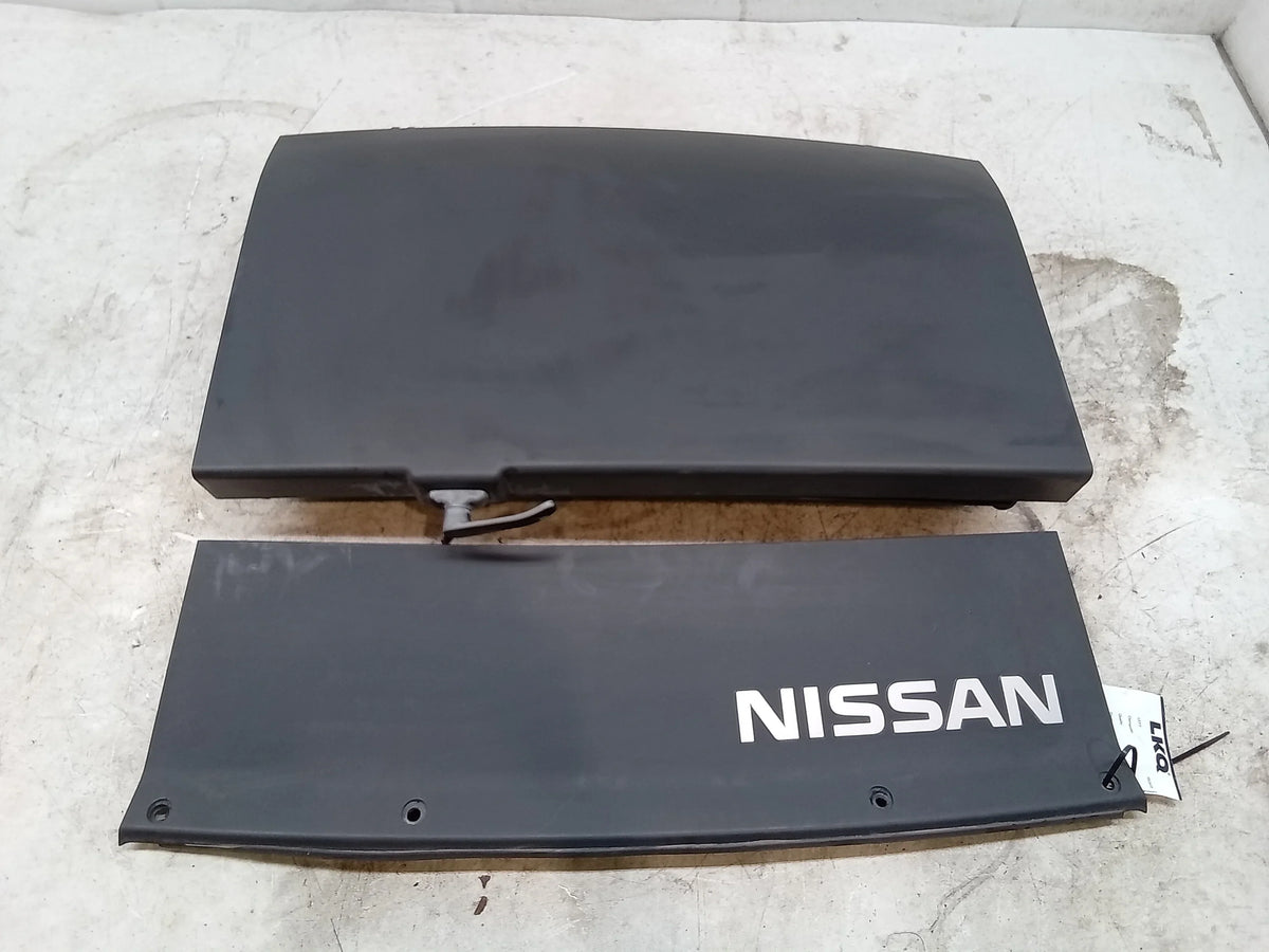 Pre-Owned 05 Nissan Xterra Roof Rack Storage Bin With protector OEM (Good)