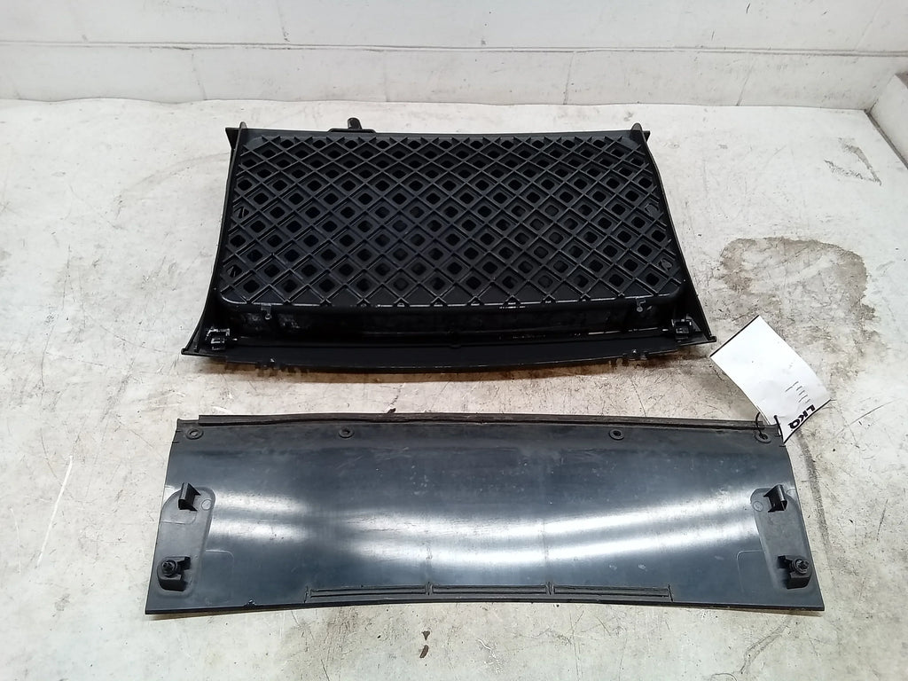Pre-Owned 05 Nissan Xterra Roof Rack Storage Bin With protector OEM (Good)